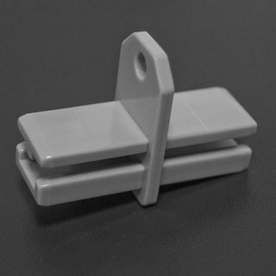 Műanyag összekötőelem LPM 028-4760 (20x20 mm) H profilhoz, d=5 mm akasztógyűrűvel