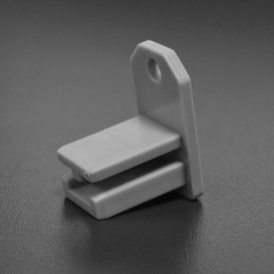 PLASTIČNA ZAVRŠNA KAPICA SA PRSTENOM D 5 MM, L 25 MM, ODGOVARA ALU PROFILU LPM 028-4760
