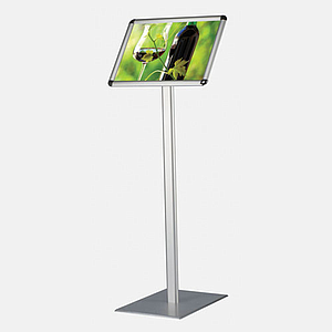 KLASSZIKUS MENÜTÁBLA, 1200 MM-ES MAGASSÁG, SZÖGLETES TALP 420X300 MM ÉS 297X420 MM (A3) KERET