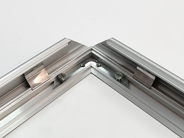 ALU-SNAP TYPE FRAME WITH MITRED CORNERS, 900X1400 MM, 32 MM PROFILE; PVC ANTIREFLECTIVE COVER